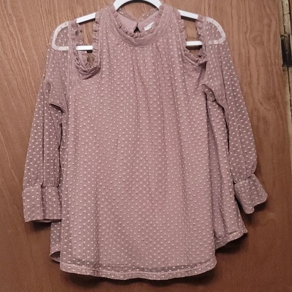 Maurices Tops - Maurices Women's plus size 1 cold shoulder blouse.